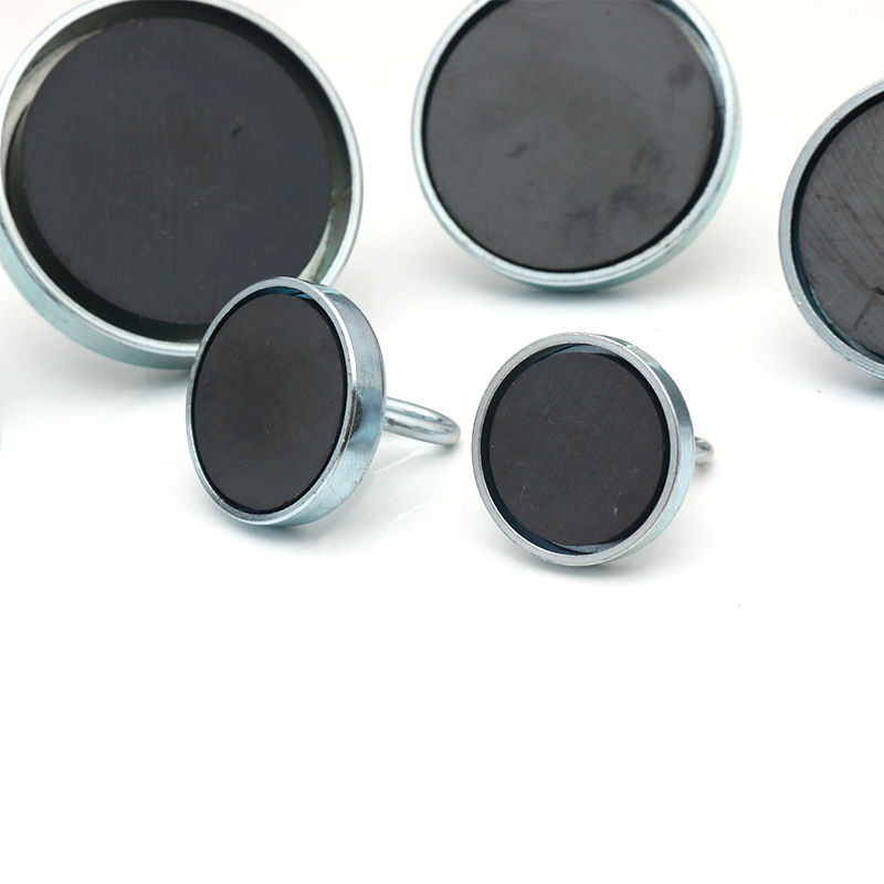 Ferrite hook magnet
